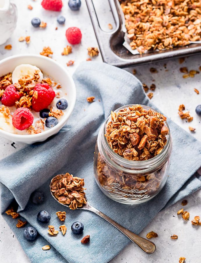 Granola homemade con mandorle e cocco